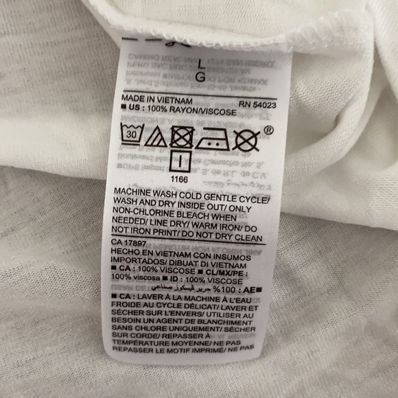 Old Navy Rose All Day Graphic T-shirt - Picture 3 of 4